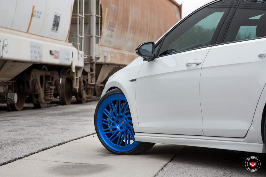 Детали экстерьера Volkswagen Golf R on Vossen Wheels (LC-105T) 2017 года  (фото 21 из 23)